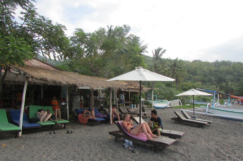 Warung Jemeluk & Home Stay آميدْ الغرفة الصورة