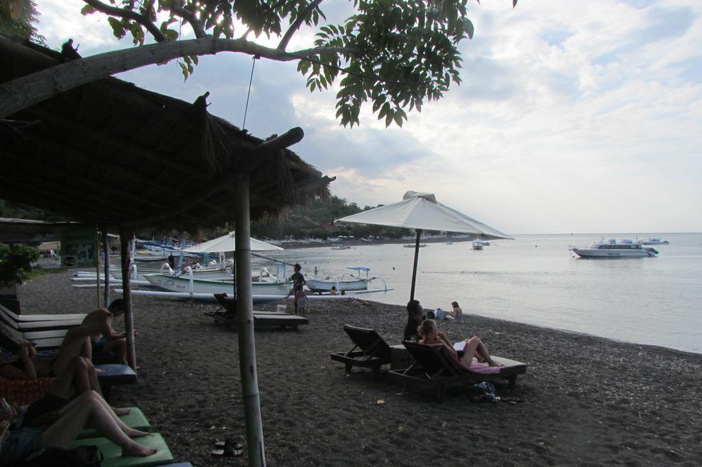 Warung Jemeluk & Home Stay آميدْ الغرفة الصورة